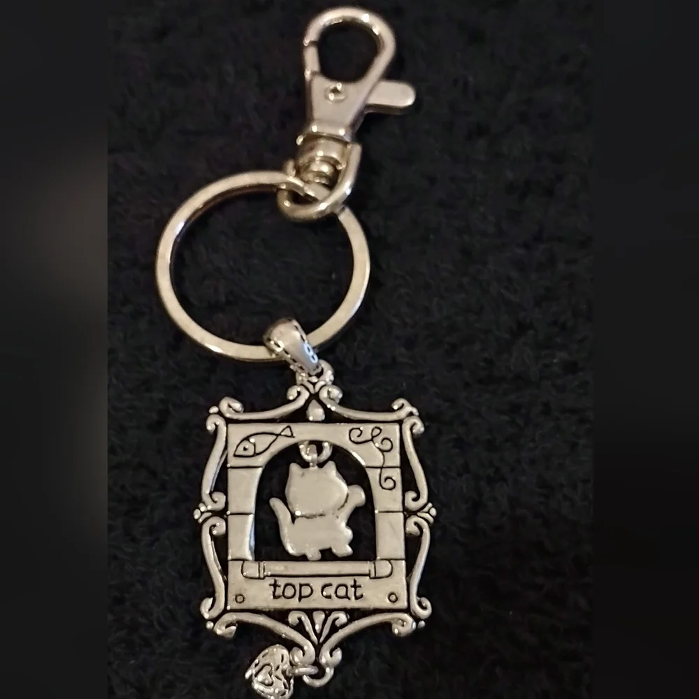 Top Cat Silver Keychain Pendant – Cat Lover Accessory